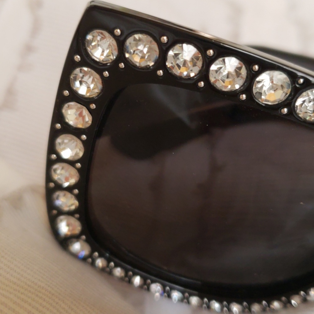 🔥Oversized Rhinestone sunglasses 🔥🔥 - Picture 2 of 3